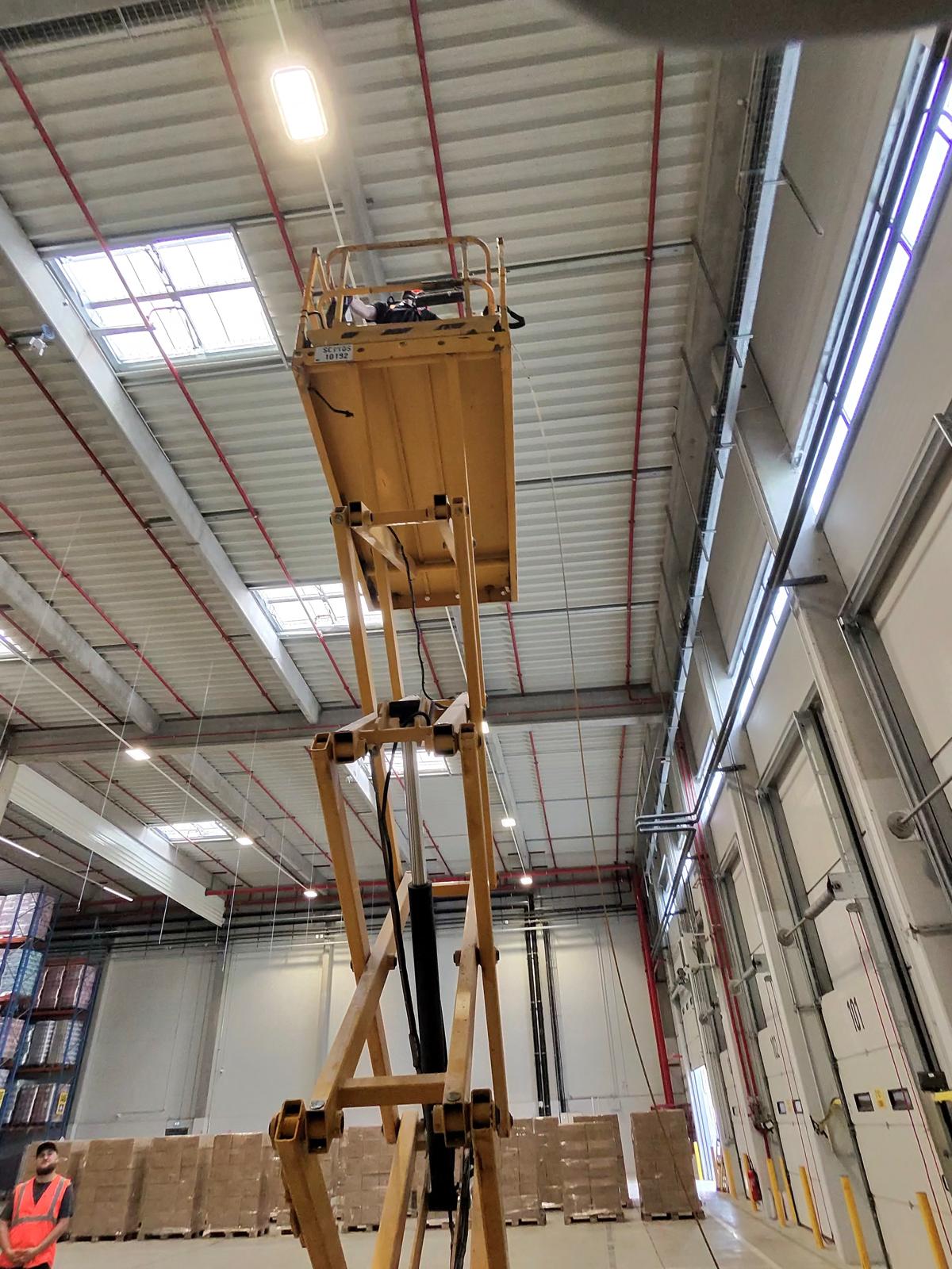 Vue d’ensemble de la nacelle déployée dans le bâtiment.